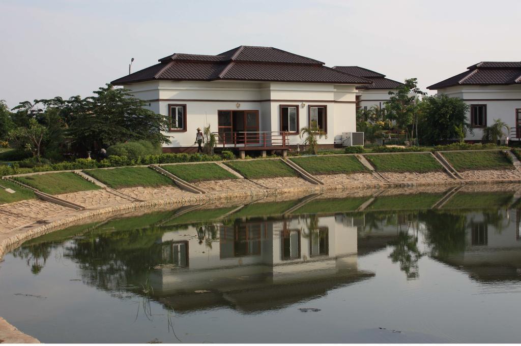 The Golden Lake Hotel Naypyidaw Eksteriør bilde