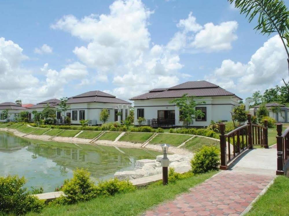The Golden Lake Hotel Naypyidaw Eksteriør bilde